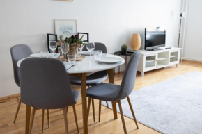 2ndhomes Charming Central 1BR City Apartment with Great Location